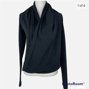 Lululemon twisted yoga top. Size 4 color grey